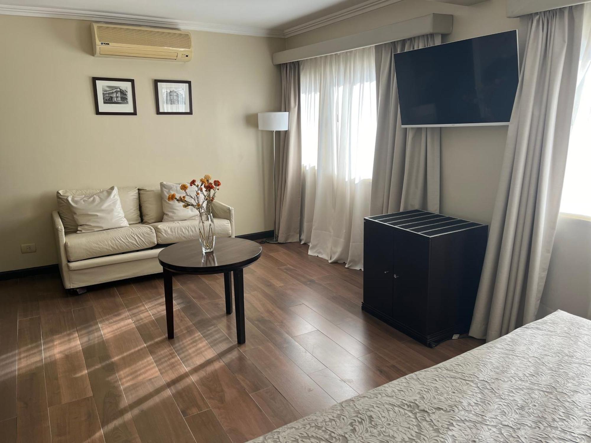 Kenton Palace Hotel 4*